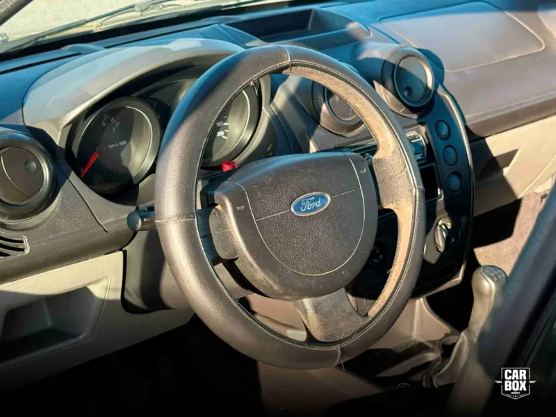 Fiesta Hatch - Foto