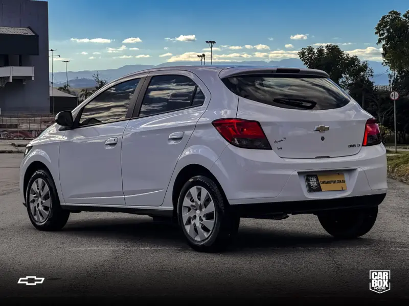 Onix Hatch - Foto