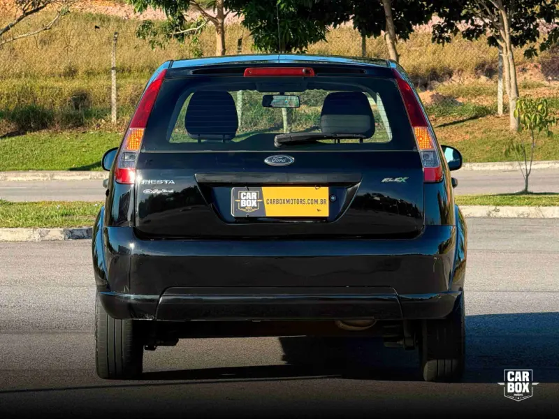 Fiesta Hatch - Foto