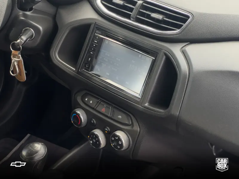 Onix Hatch - Foto