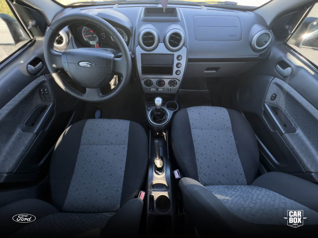Fiesta Hatch - Foto