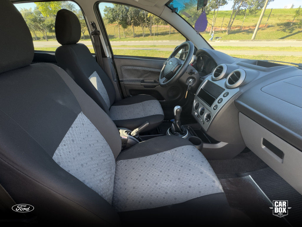 Fiesta Hatch - Foto